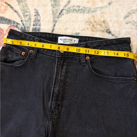 Abercrombie & Fitch Women’s 90s Relaxed Jean High Rise - Picture 4 of 8